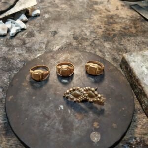 Goldsmith (Sonar) in Gabhoru Dolabari